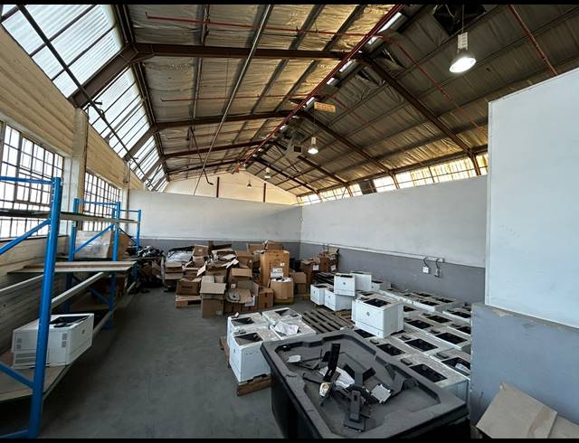 1,985M² WAREHOUSE TO LET IN KEW